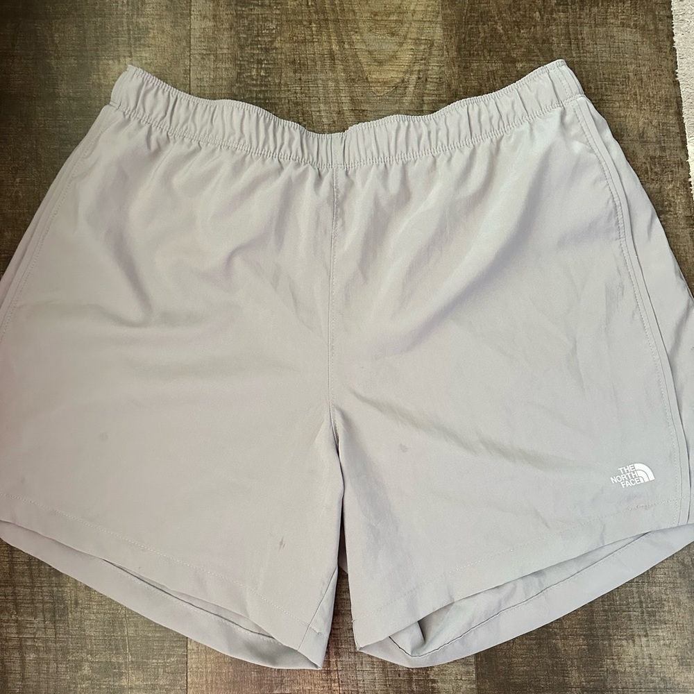 Women’s Northface shorts. Size large!